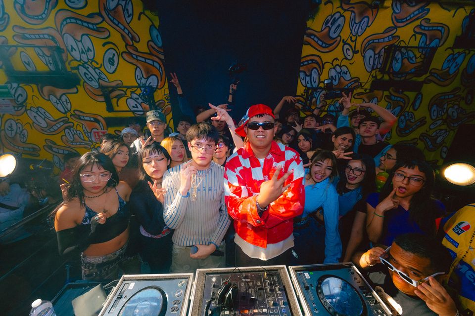 Alu Mix Decks & Crowd